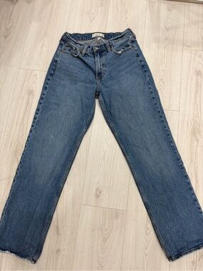 Abercrombie & Fitch Women's Curve Love Baggy Low Rise Jeans in Mid Blue Denim
